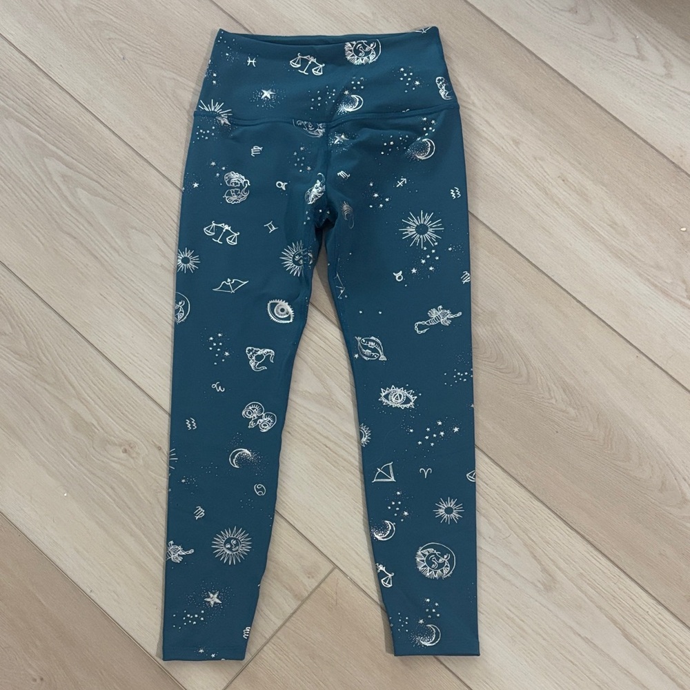 Beyond Yoga Teal Leggings with White Celestial Print NWOT